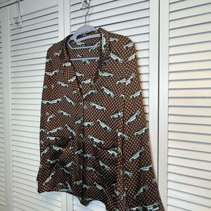 That’s 70s look iconic car satin blouse